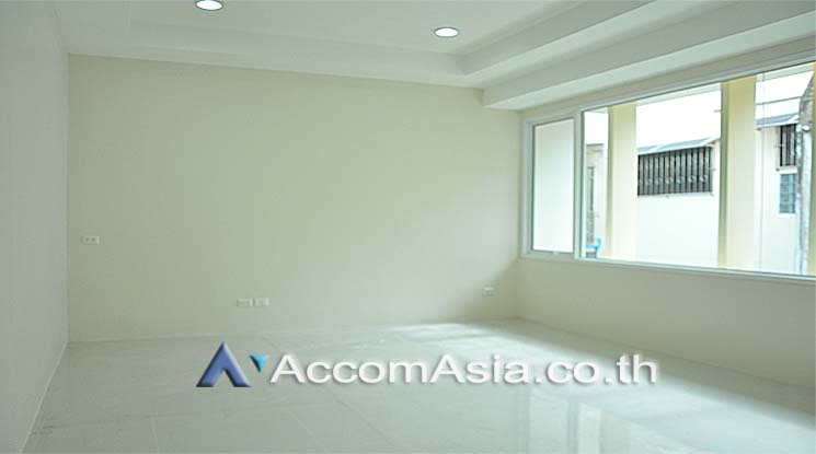 10  Office Space For Sale in Silom ,Bangkok BTS Sala Daeng AA13147